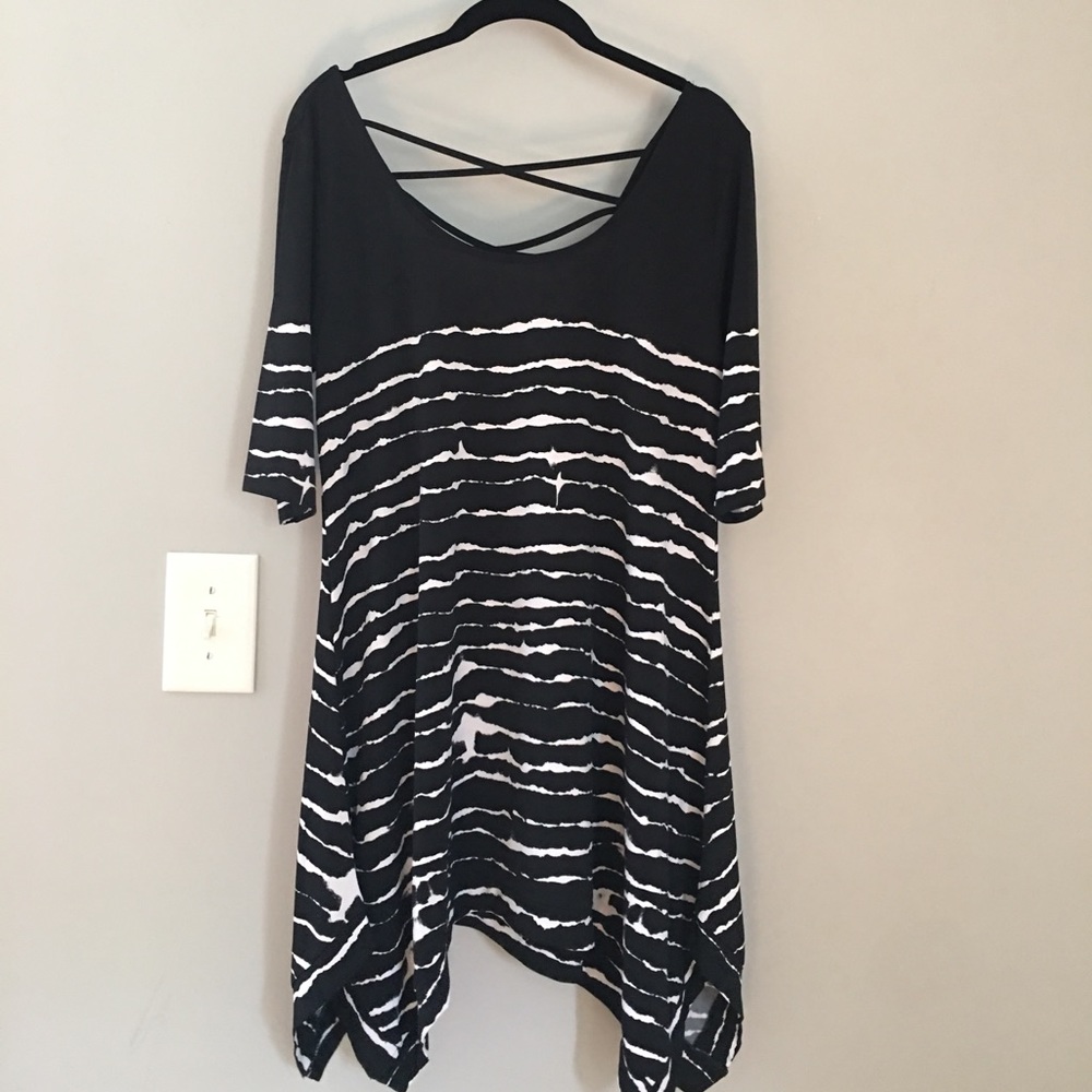 Black white stripe cross back tunic